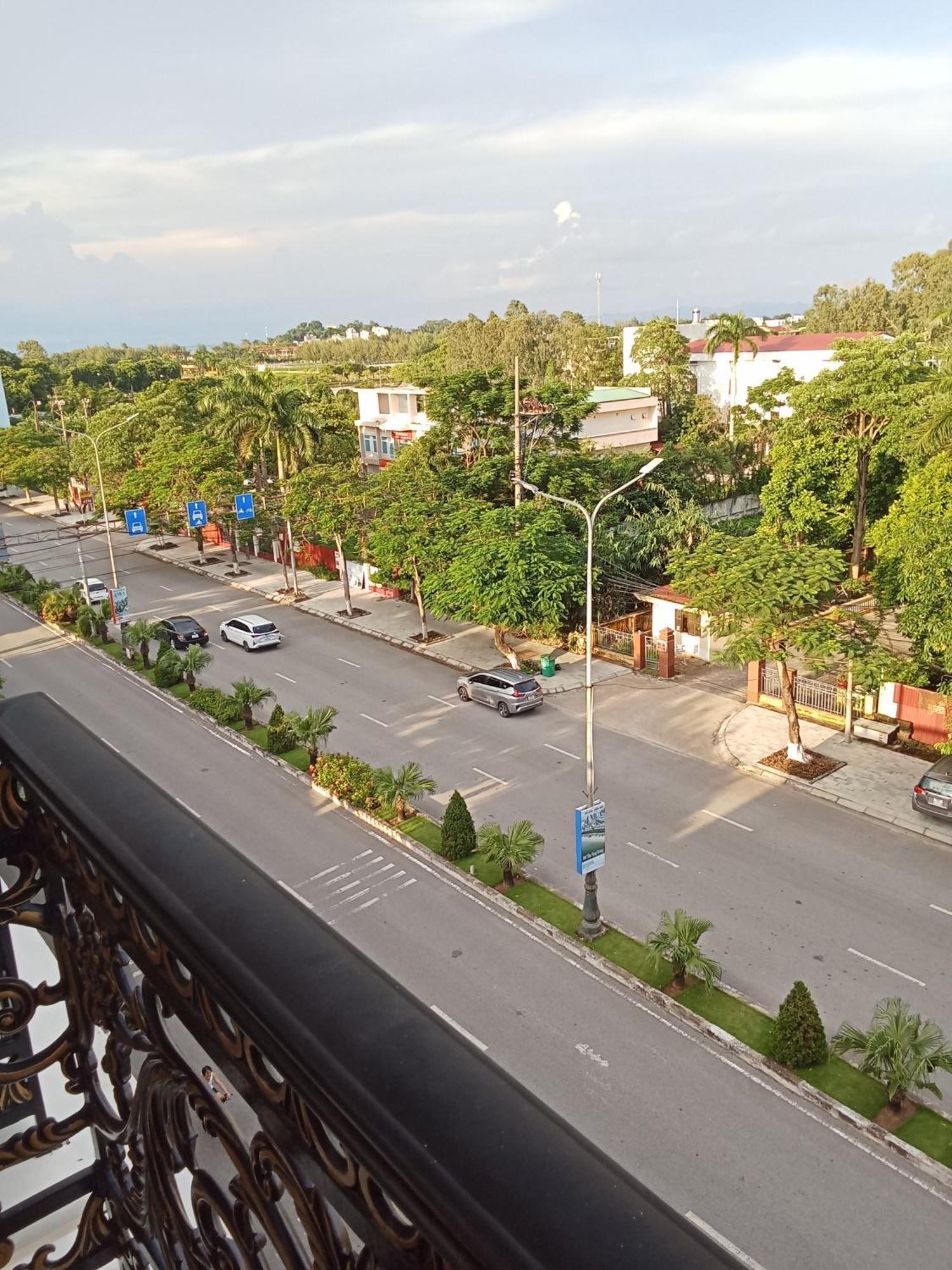 Quang Minh Hotel Дошон Экстерьер фото